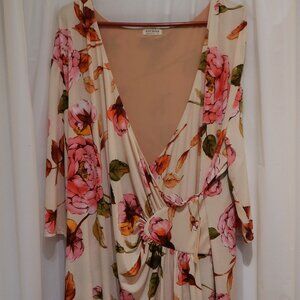 KIYONNA PLUS SIZE FLORAL WRAP STYLE DRESS SIZE 4X NWT